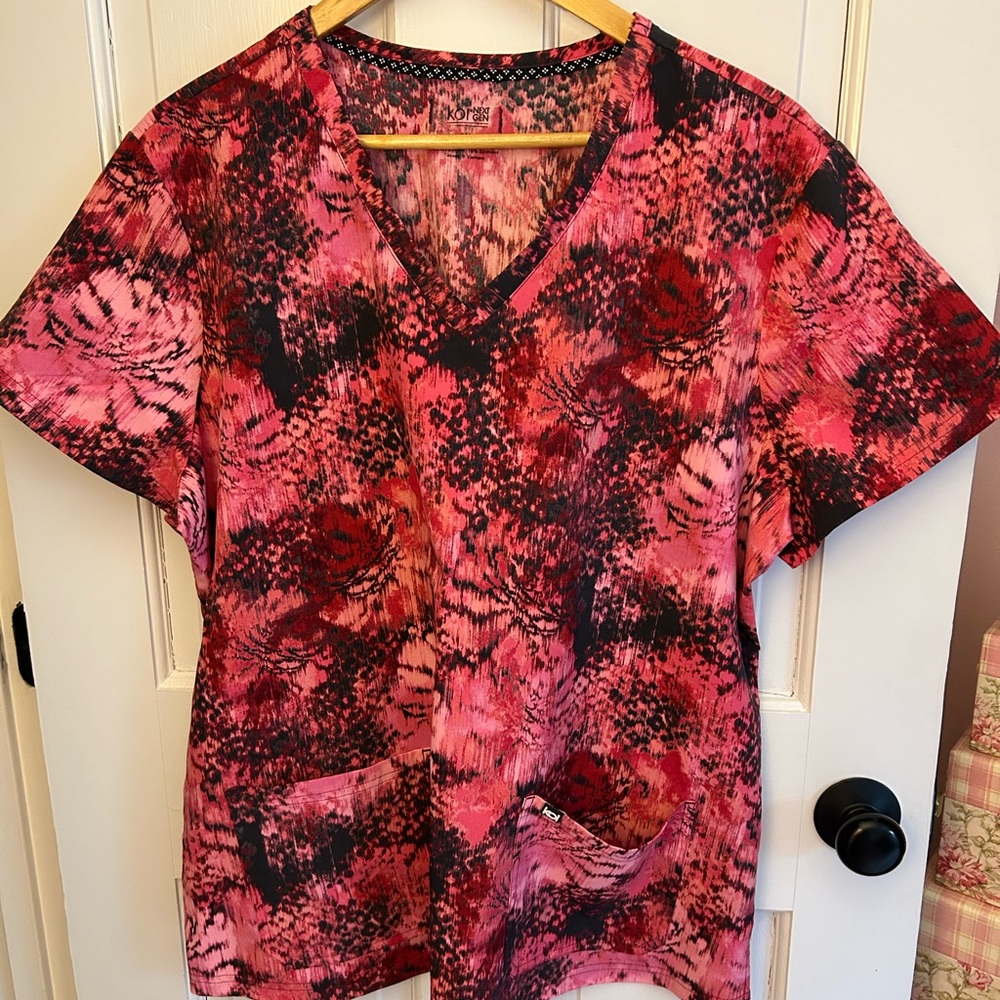 Koi Next Gen Women’s Vivid Pink and Black Short Sleeve Scrub Top